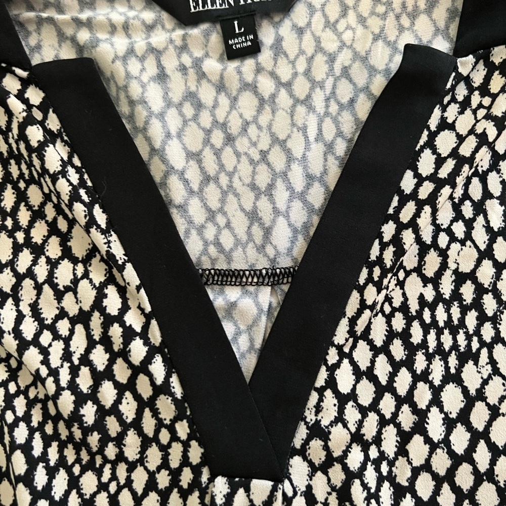 V-neck Top - Picture 2 of 3